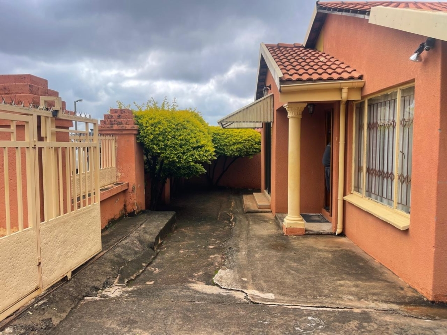 2 Bedroom Property for Sale in Tlhabane West North West